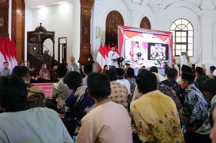 Serahkan 1.334 Sertipikat di Banten, Menteri Nusron Tekankan Pentingnya Sertipikasi Wakaf